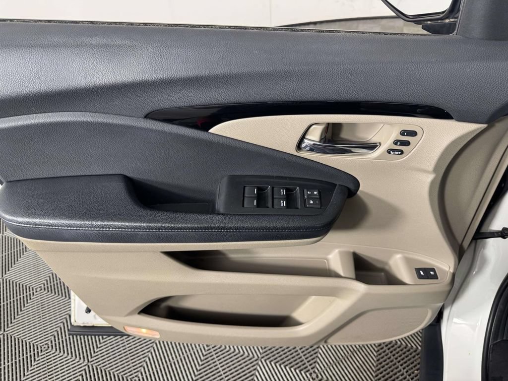 Used 2017 Honda Pilot Touring image 17