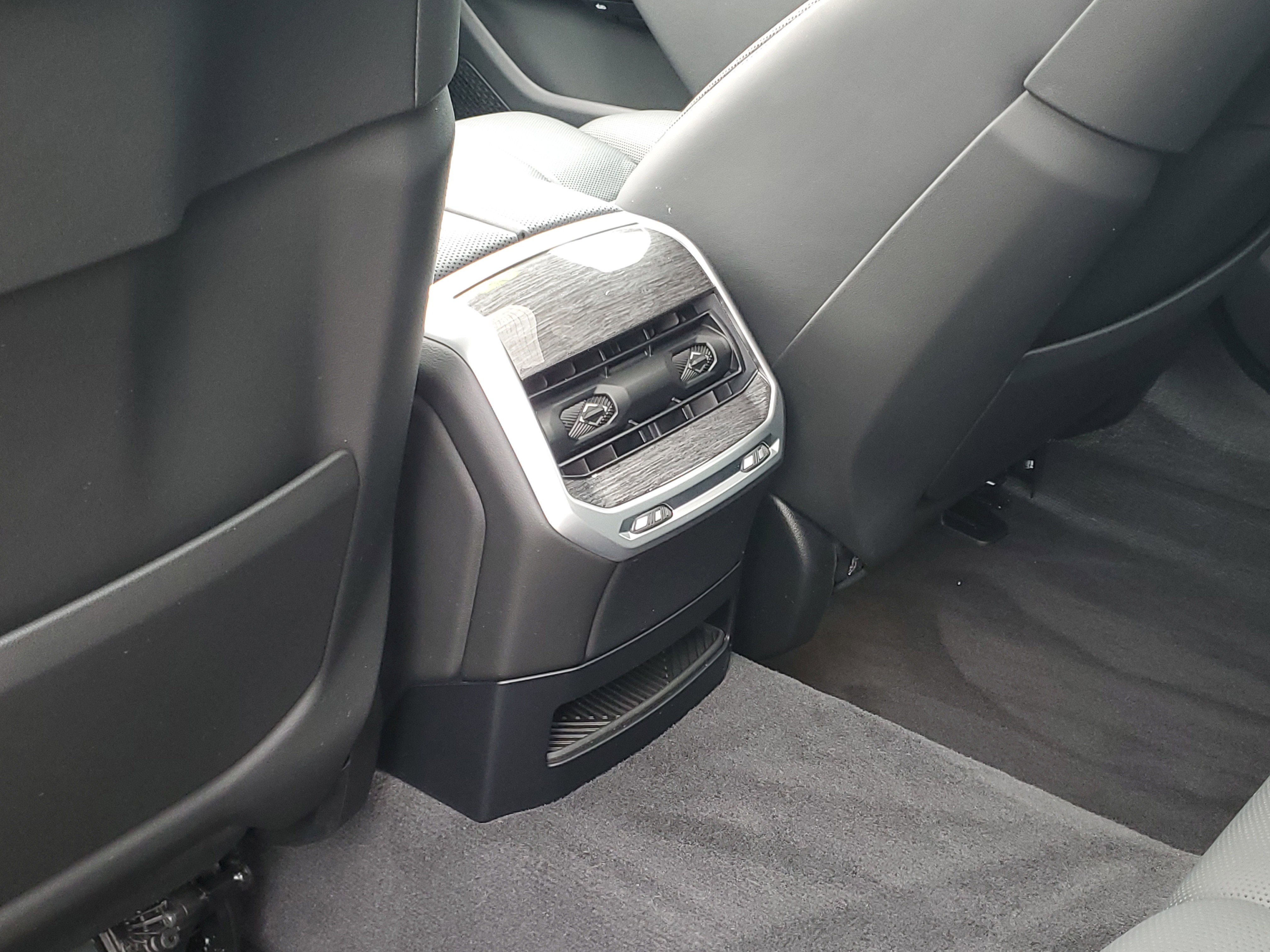 Certified 2023 BMW i7 xDrive60 AWD/4WD image 22