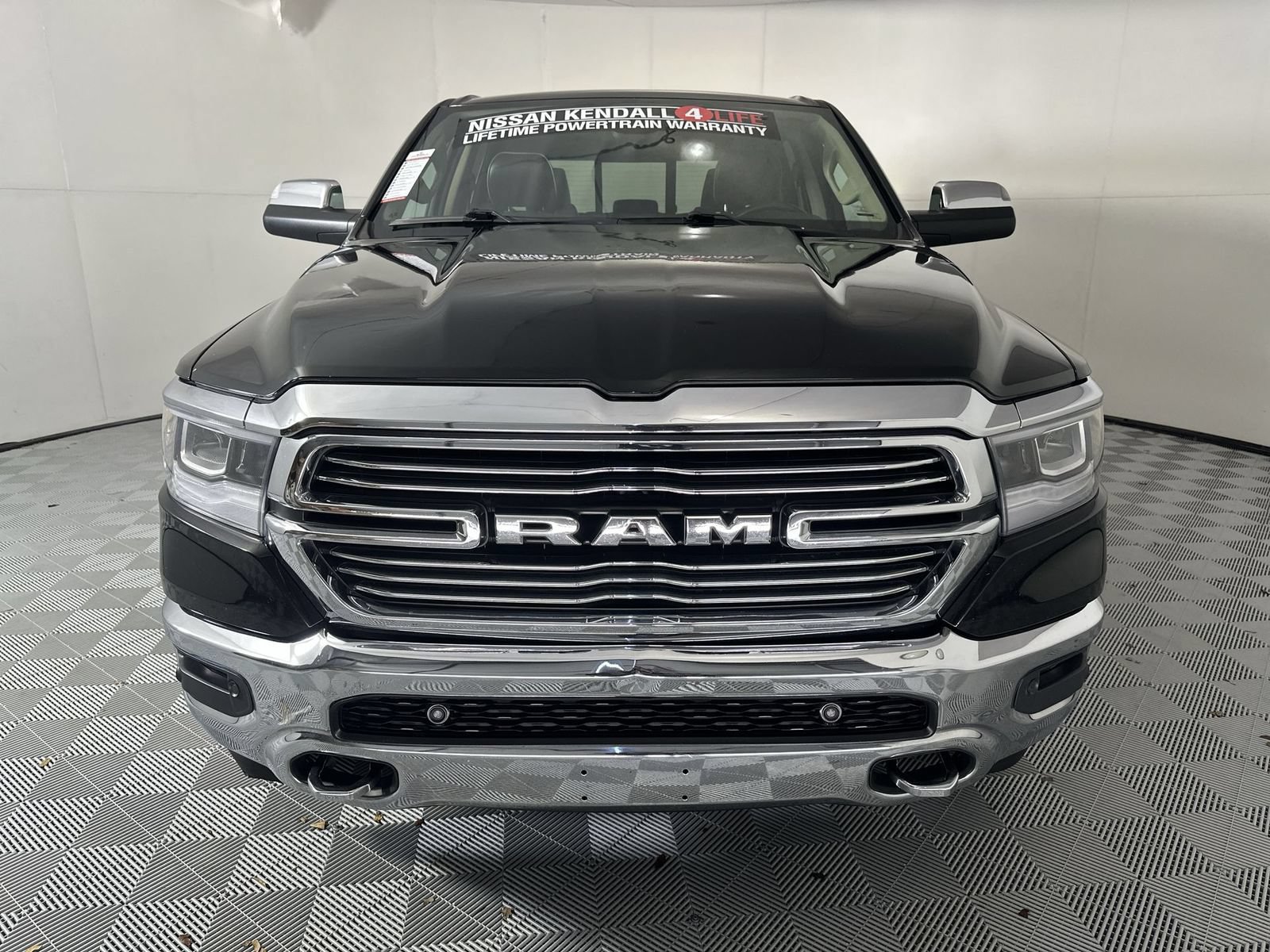 Used 2019 RAM 1500 Laramie AWD/4WD image 3