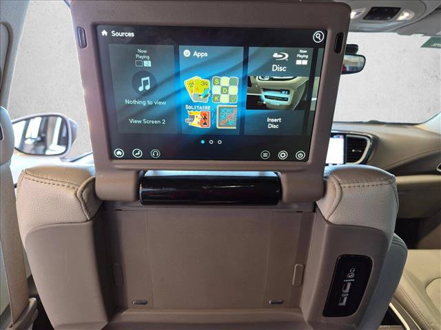 Used 2021 Chrysler Pacifica Touring-L w/ Uconnect Theater Family Group FWD image 20