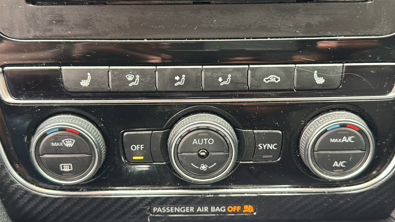 Used 2017 Volkswagen Passat 1.8T R-Line w/ R-Line Lighting Package image 19