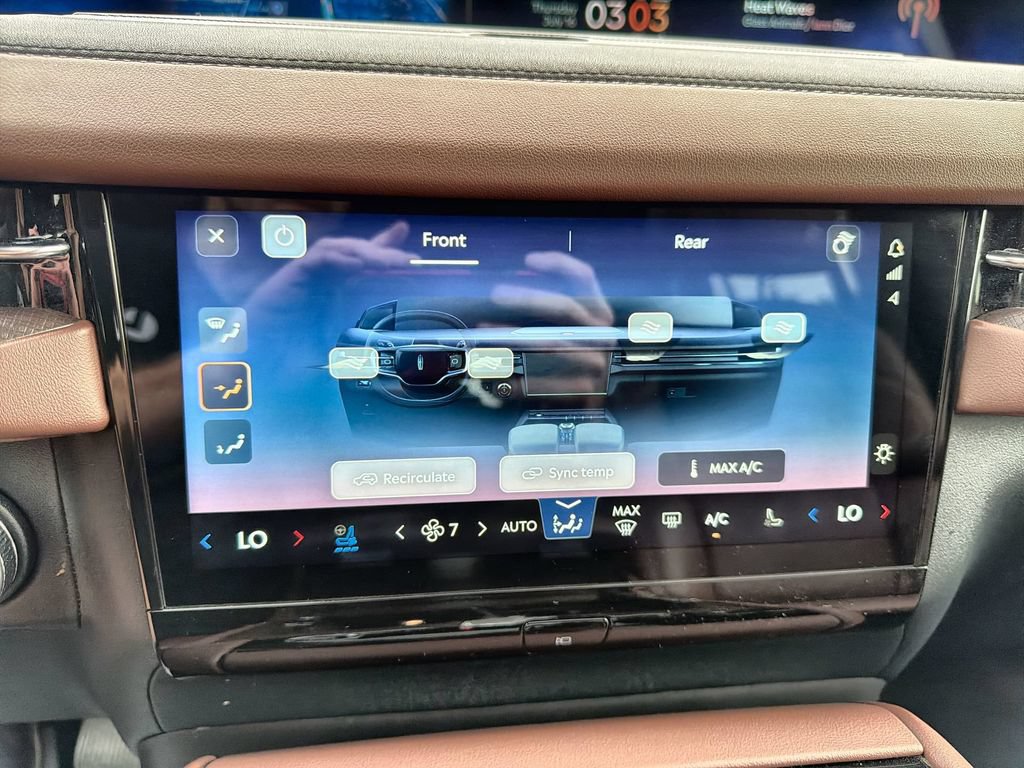Certified 2025 Lincoln Navigator Reserve AWD/4WD image 17