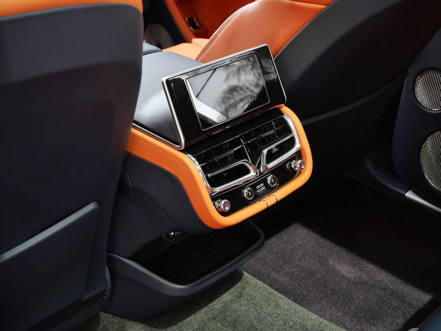 New 2026 Bentley Bentayga Extended Wheelbase AWD/4WD image 25