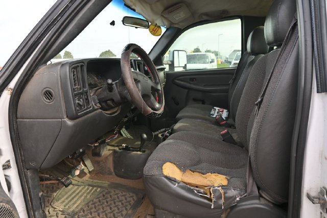 Used 2004 Chevrolet Silverado 2500 W/T w/ Snow Plow Prep Package AWD/4WD image 11