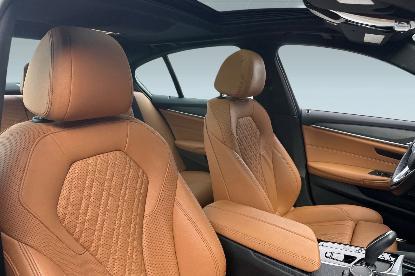 Used 2023 BMW 530e w/ Premium Package image 33