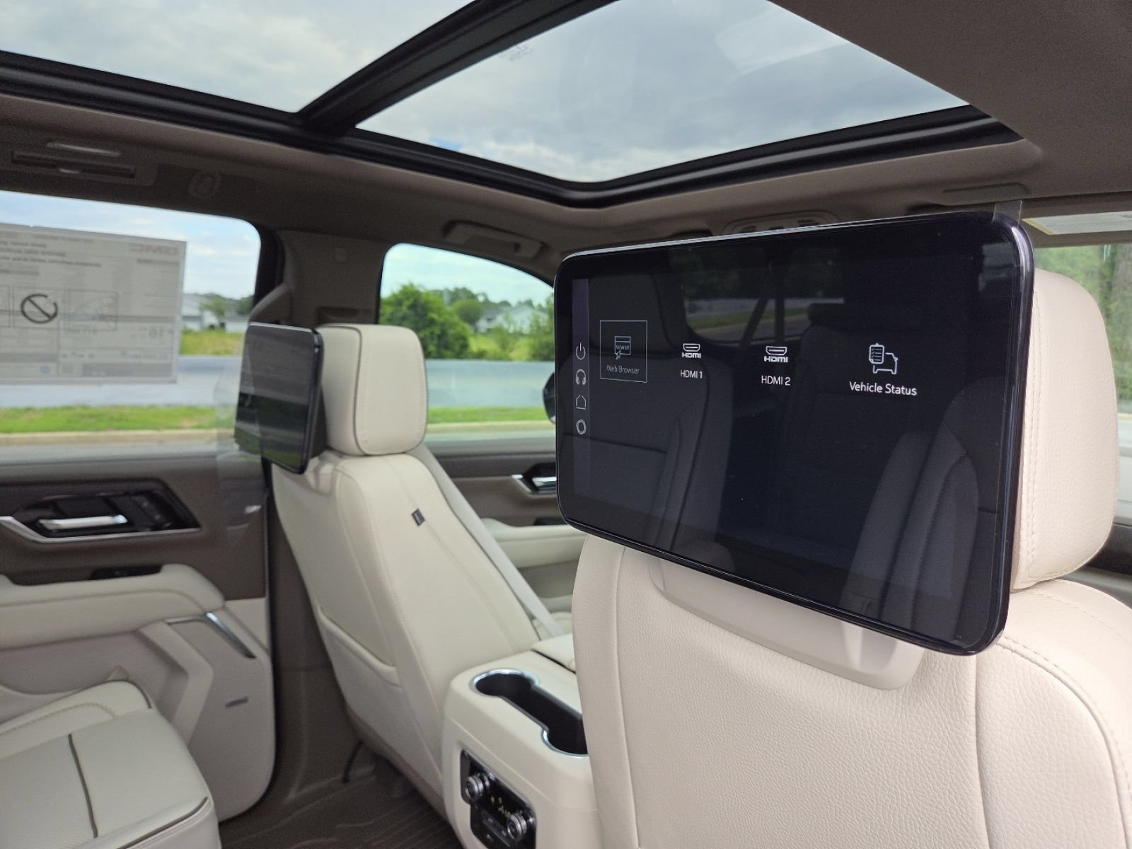 New 2026 GMC Yukon XL Denali w/ Denali Reserve Package AWD/4WD image 33