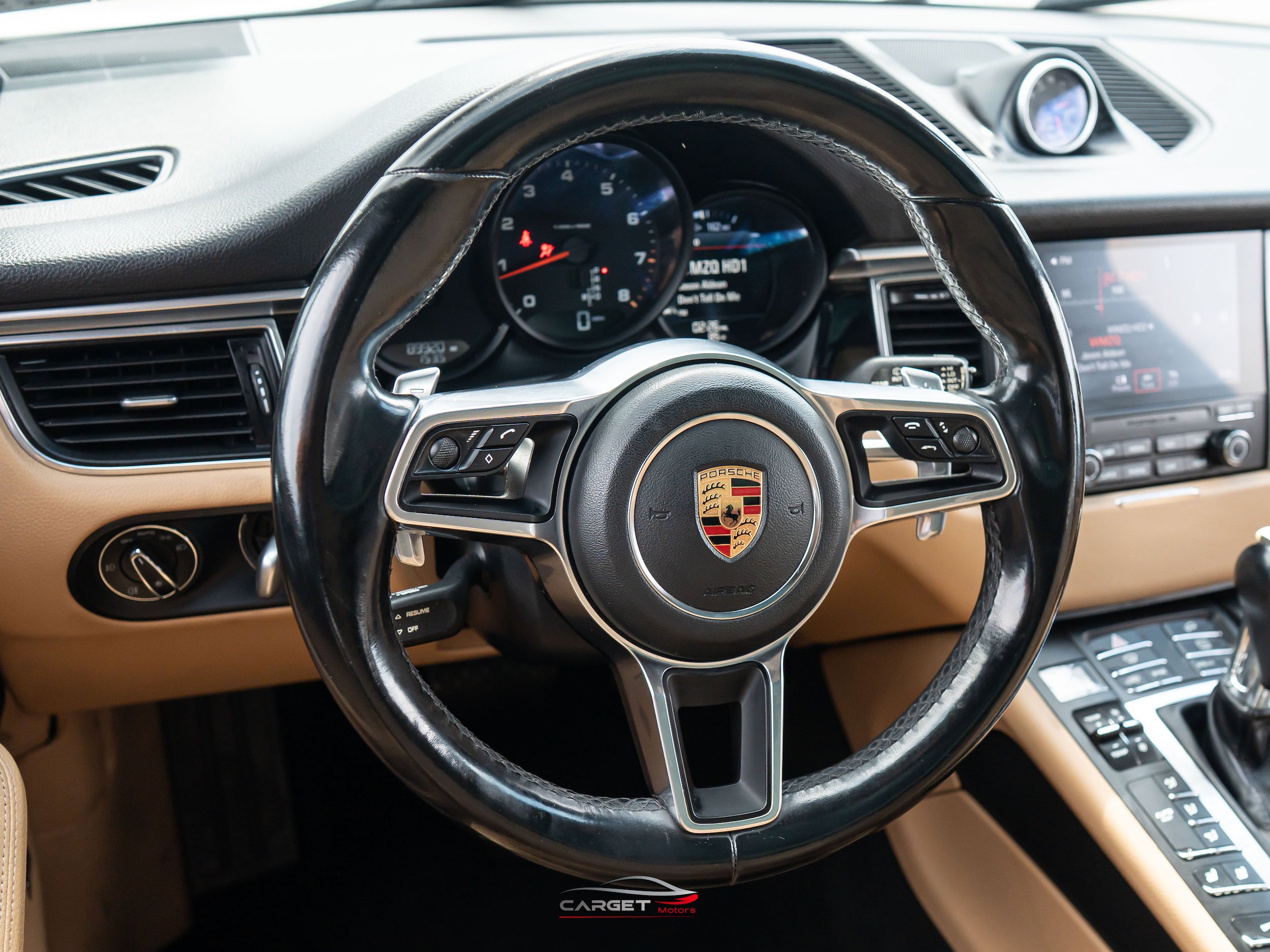 Used 2018 Porsche Macan AWD/4WD image 24