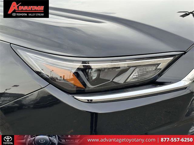 Certified 2025 Toyota Grand Highlander FWD image 12