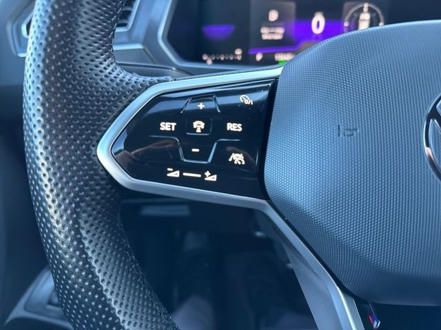 Certified 2022 Volkswagen Tiguan SE R-Line image 20