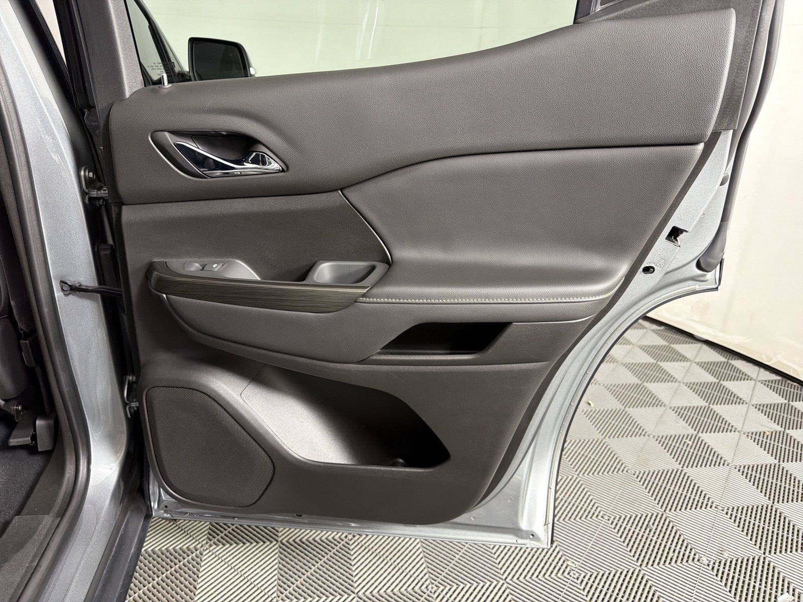 Certified 2023 GMC Acadia SLT w/ Elevation Edition FWD image 15