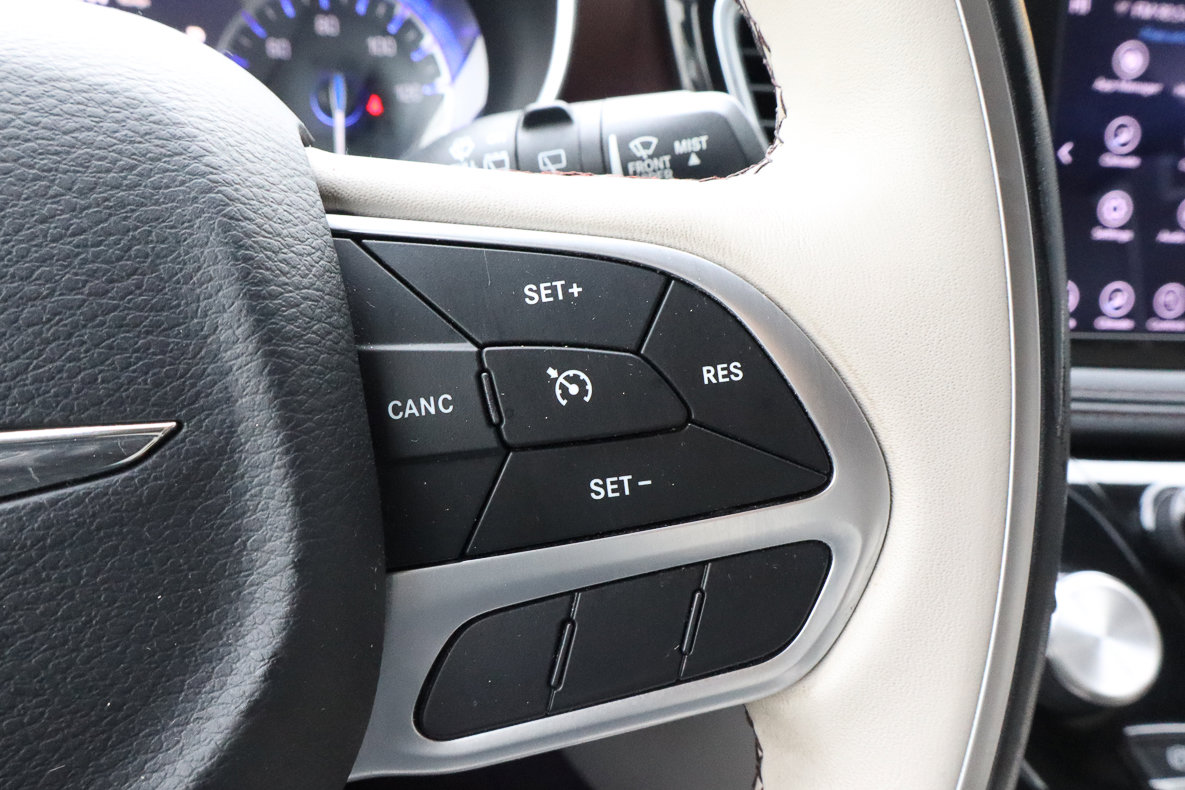 Used 2020 Chrysler Pacifica Limited image 35