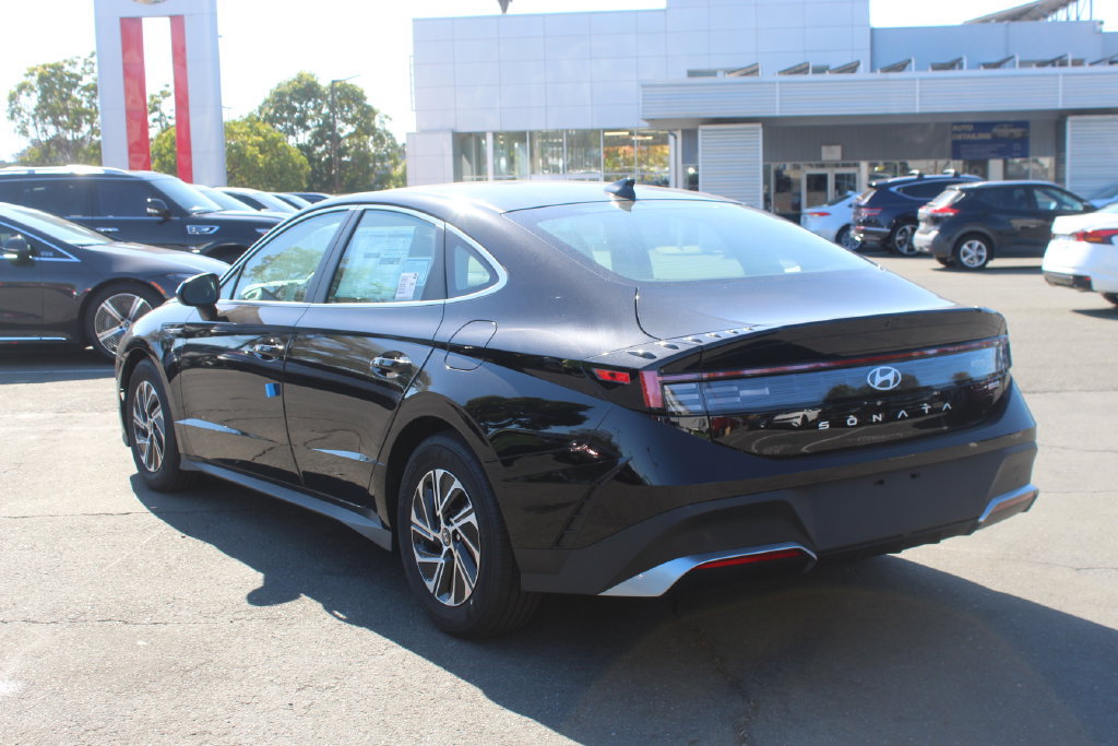 New 2026 Hyundai Sonata Blue FWD image 9