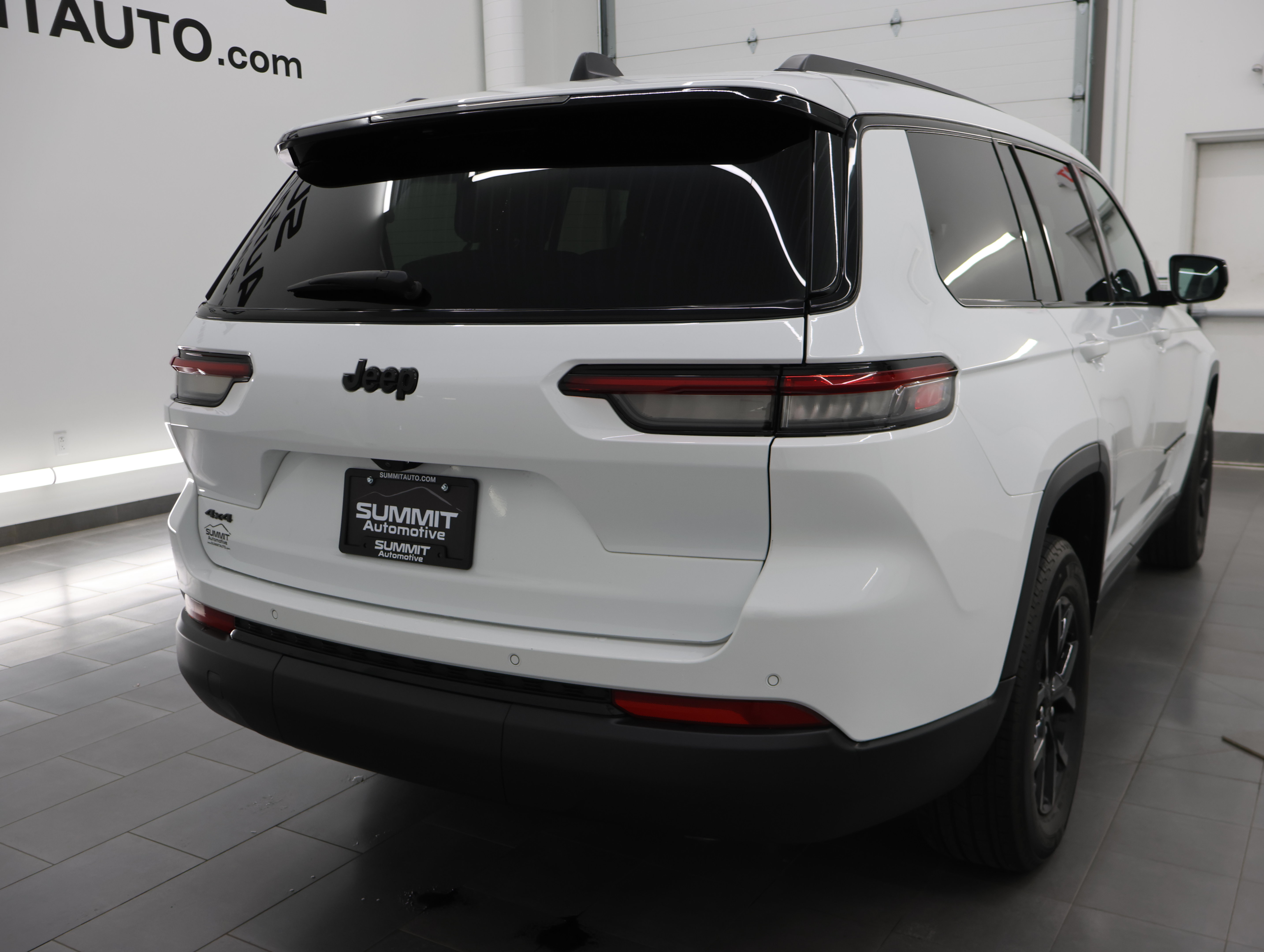 Used 2025 Jeep Grand Cherokee L Altitude AWD/4WD image 5