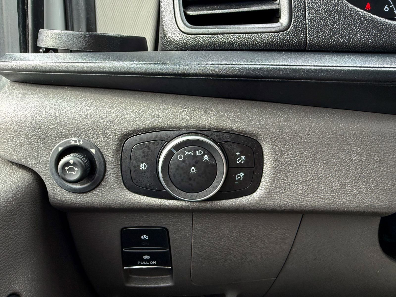 Used 2023 Ford Transit 350 XLT image 37