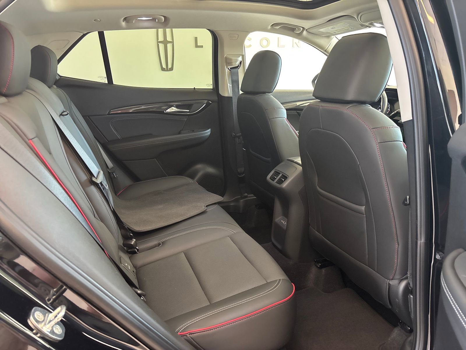 Used 2022 Buick Envision Essence w/ Technology Package I FWD image 9