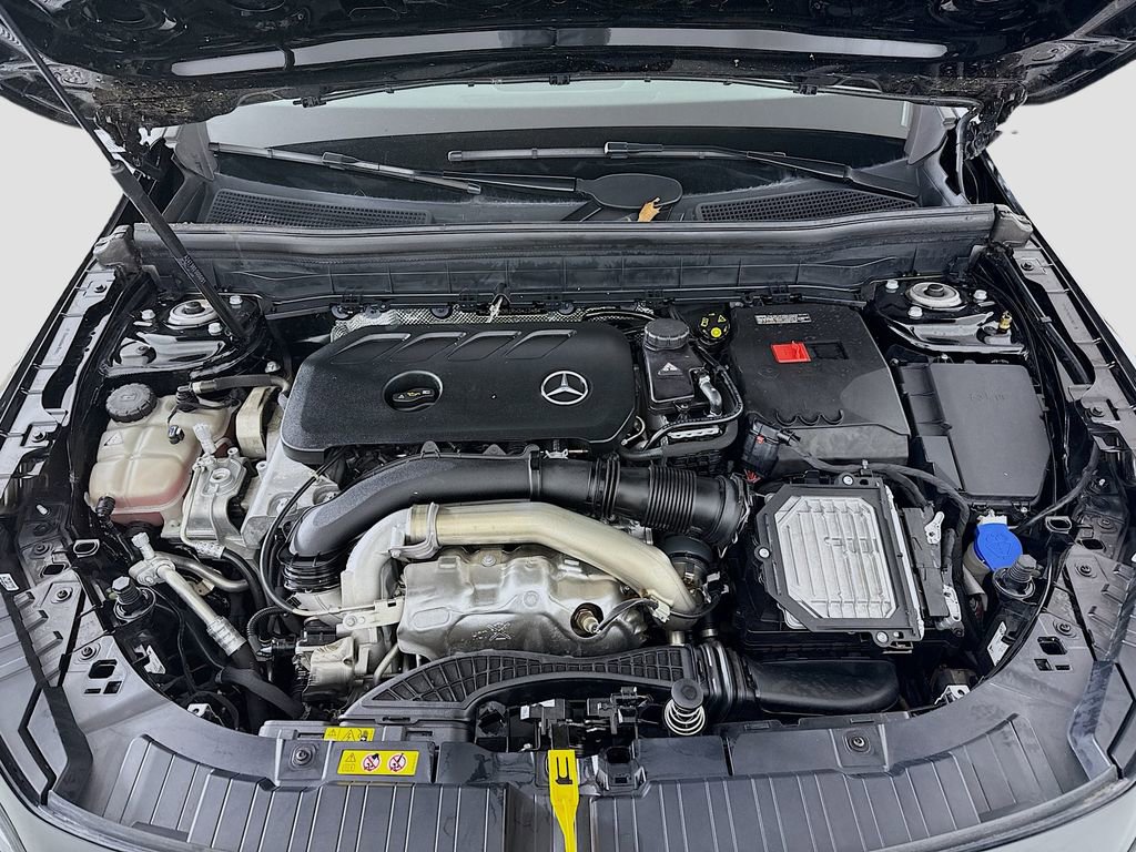 Used 2024 Mercedes-Benz GLB 250 w/ Exclusive Package image 30