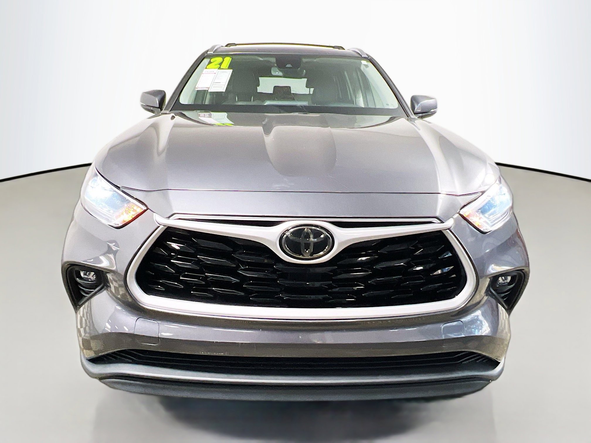 Used 2021 Toyota Highlander XLE image 11