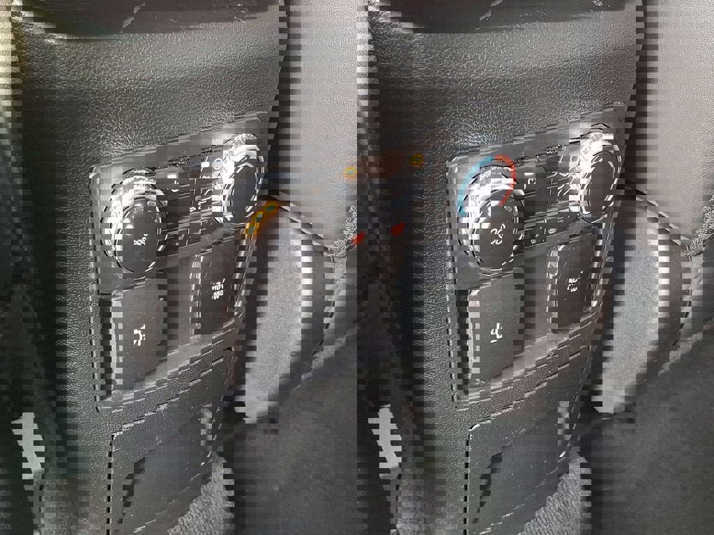 Used 2023 Ford Explorer Platinum w/ Technology Package AWD/4WD image 31