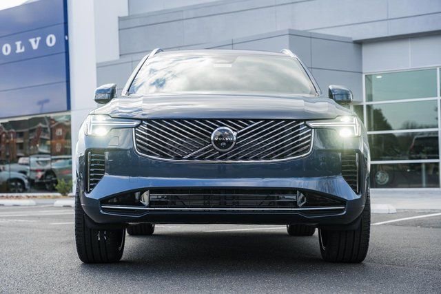 New 2026 Volvo XC90 B6 Ultra image 2