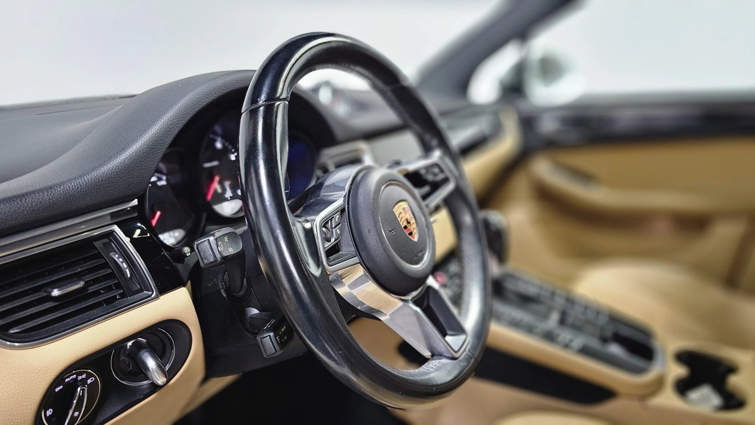 Used 2018 Porsche Macan Sport Edition AWD/4WD image 13