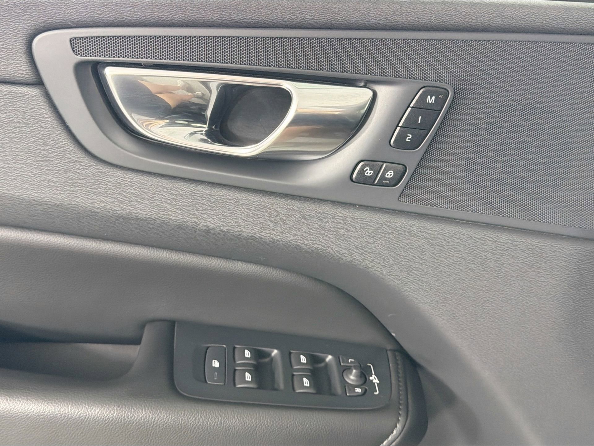 Certified 2023 Volvo XC60 B5 Core image 18