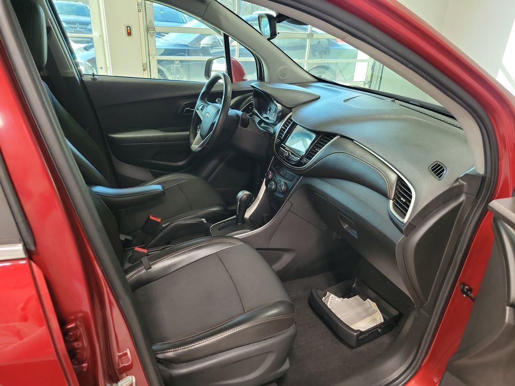 Used 2018 Chevrolet Trax LT w/ LT Convenience Package image 24