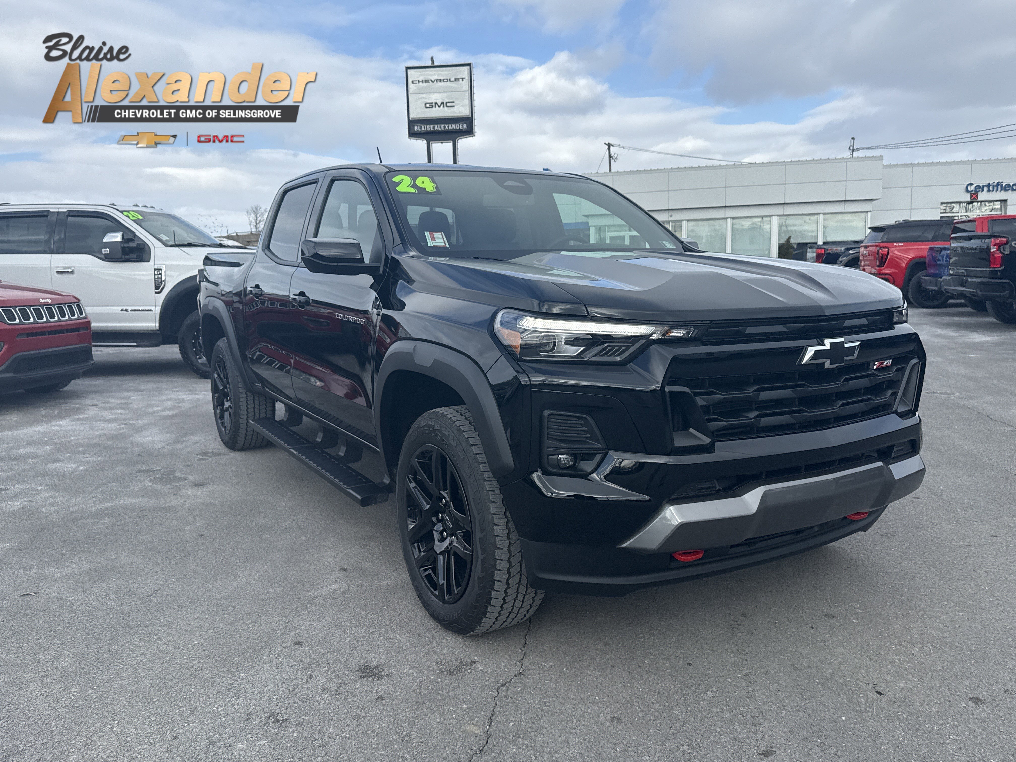Used 2024 Chevrolet Colorado Z71 w/ Z71 Convenience Package 2 image 1