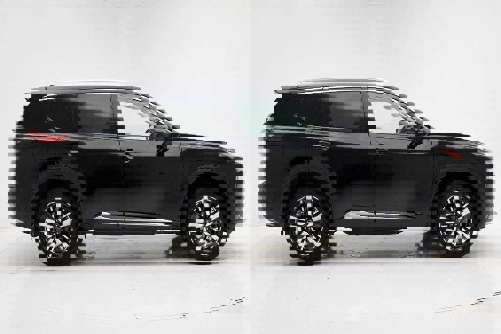 Used 2023 Nissan Rogue Platinum w/ Platinum Premium Package image 3