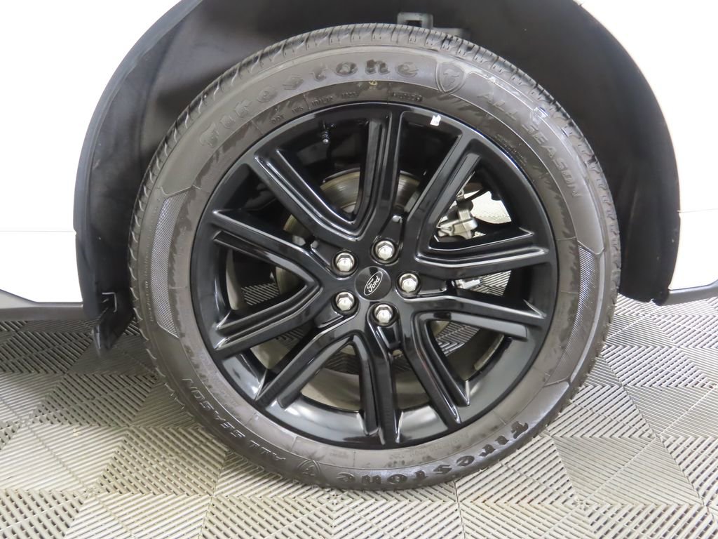 Used 2020 Ford Edge ST-Line w/ Cold Weather Package image 32