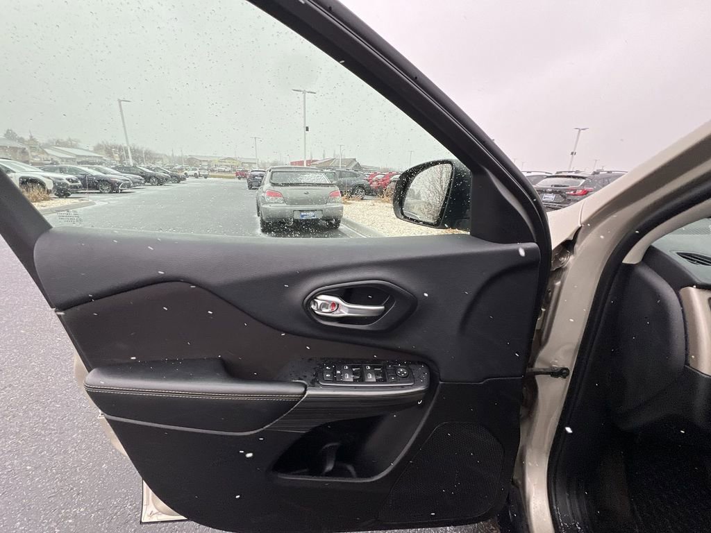 Used 2015 Jeep Cherokee Sport w/ Cold Weather Group image 22