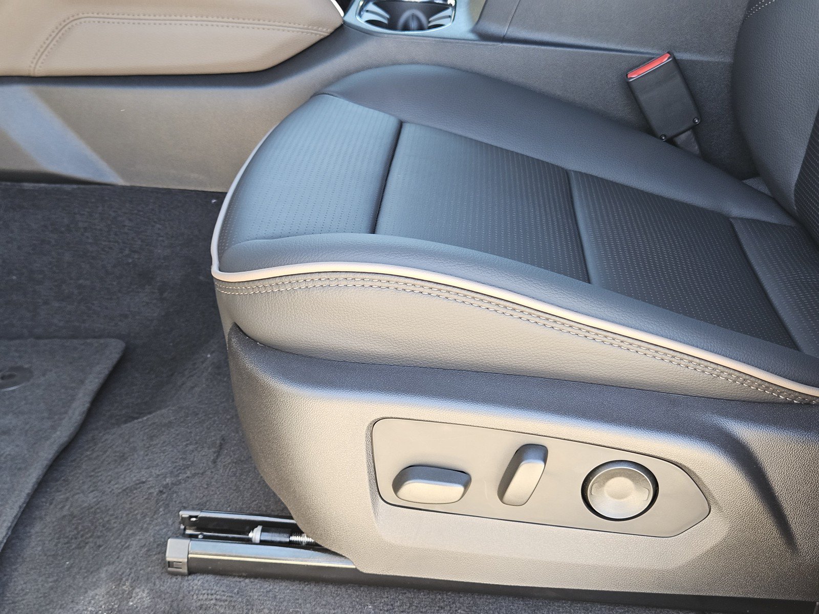 New 2026 GMC Canyon Denali AWD/4WD image 17