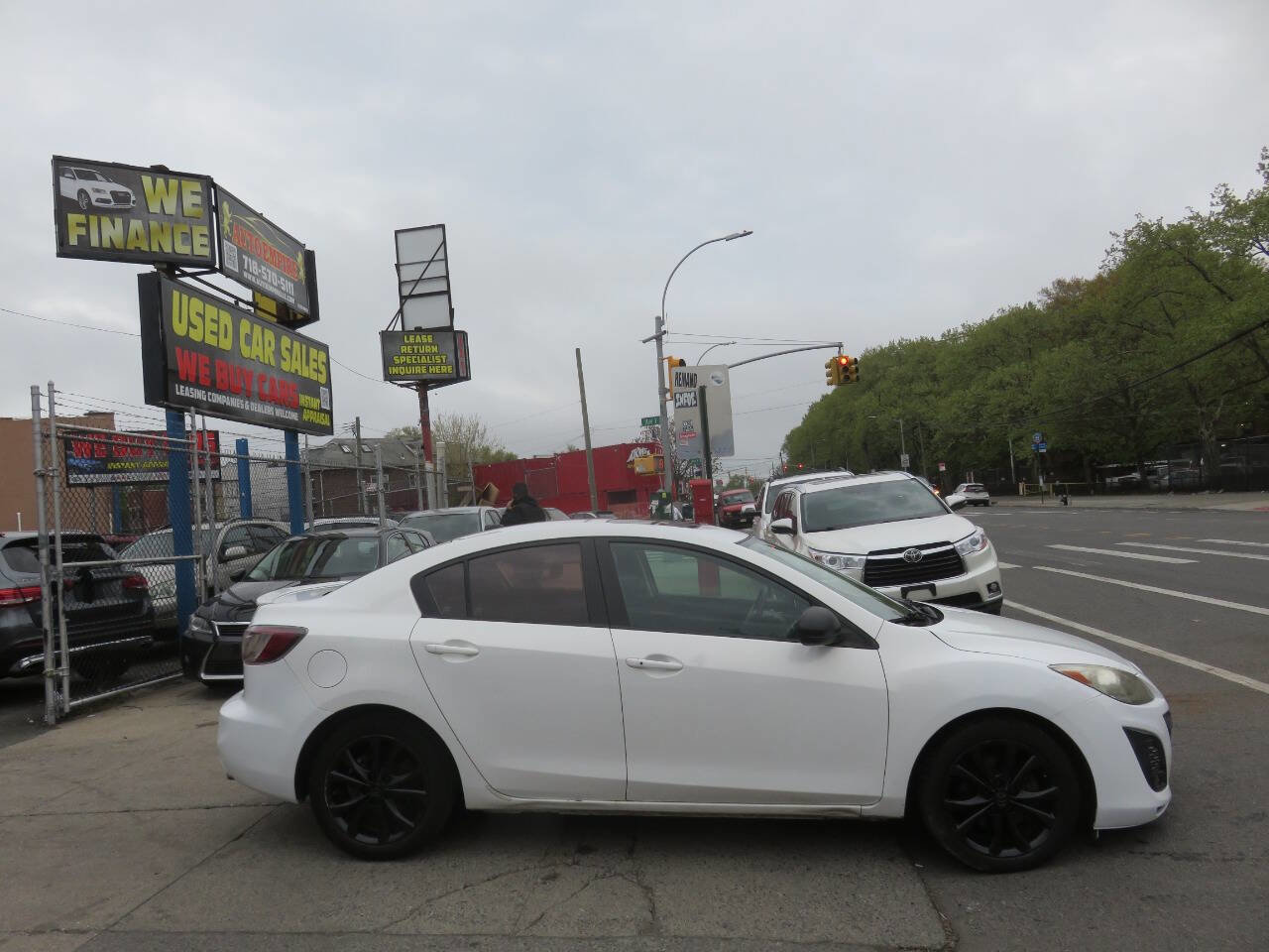 Used 2011 MAZDA MAZDA3 s Sport w/ Tech Pkg FWD image 9