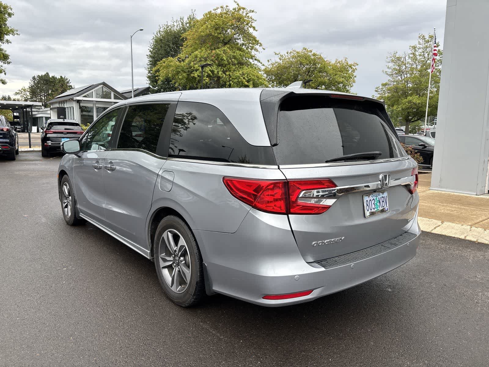Used 2018 Honda Odyssey Touring image 3