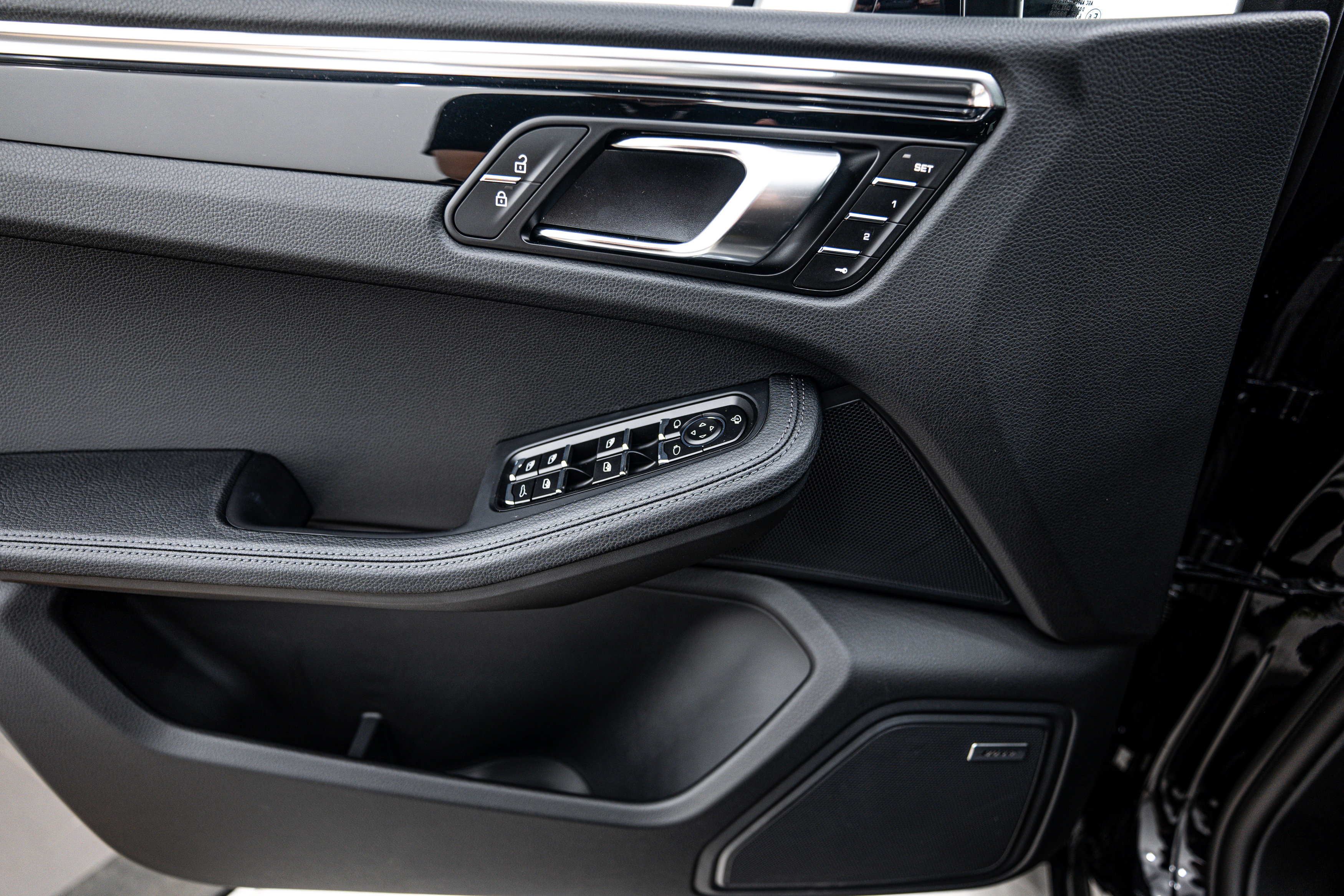 Certified 2026 Porsche Macan AWD/4WD image 19