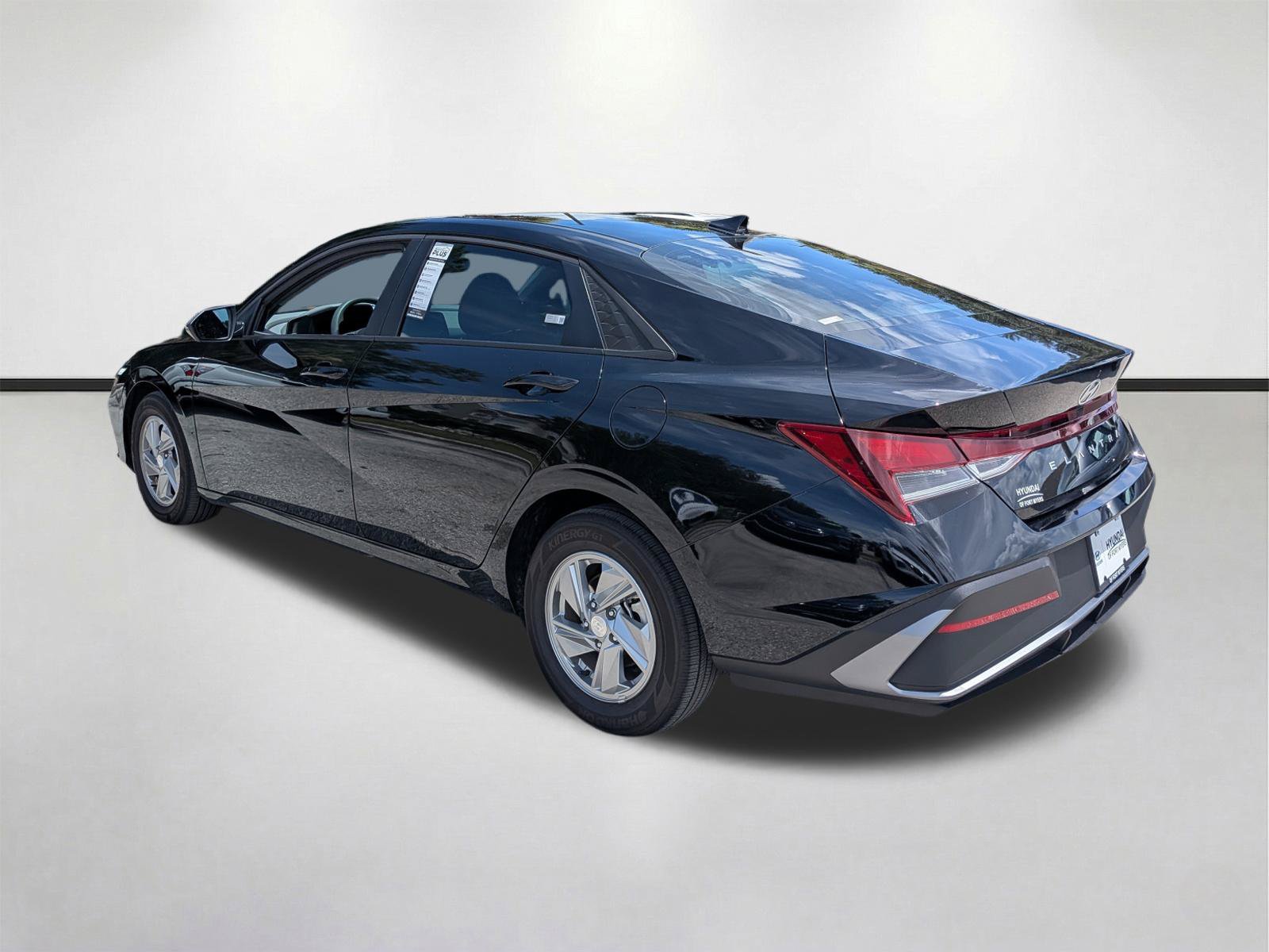 Used 2026 Hyundai Elantra SE FWD image 6
