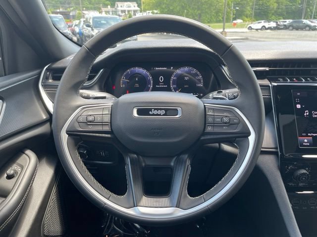Used 2025 Jeep Grand Cherokee Laredo X AWD/4WD image 13