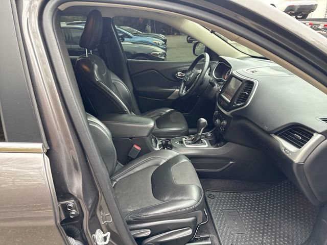 Used 2018 Jeep Cherokee Latitude Plus w/ Comfort/Convenience Group image 11