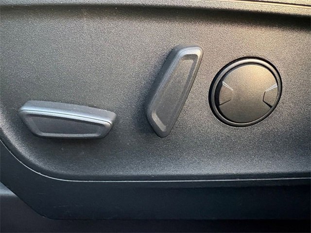 Used 2020 Ford Escape SE image 11