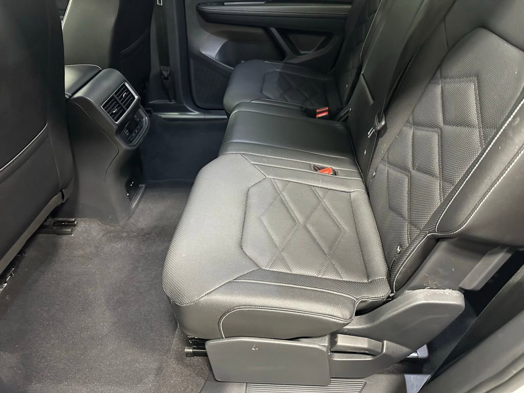 Used 2025 Volkswagen Atlas SE image 44