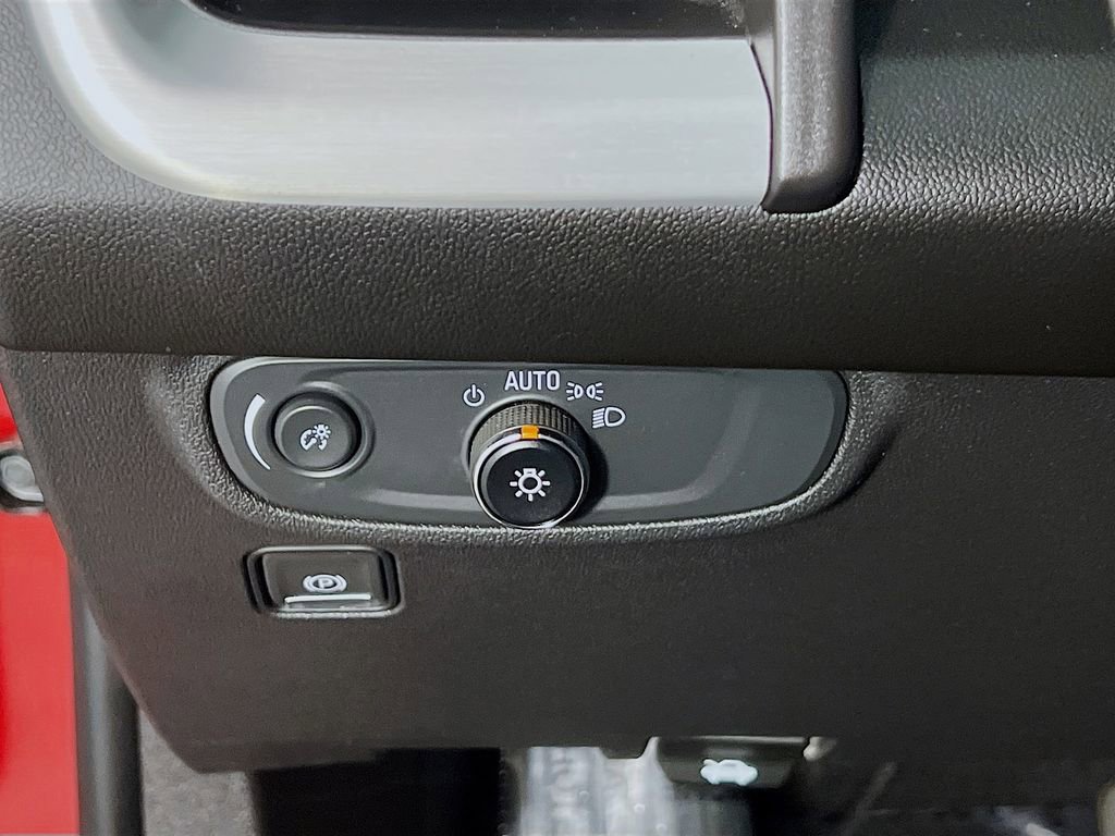 Used 2024 GMC Terrain SLE w/ Driver Convenience Package image 9