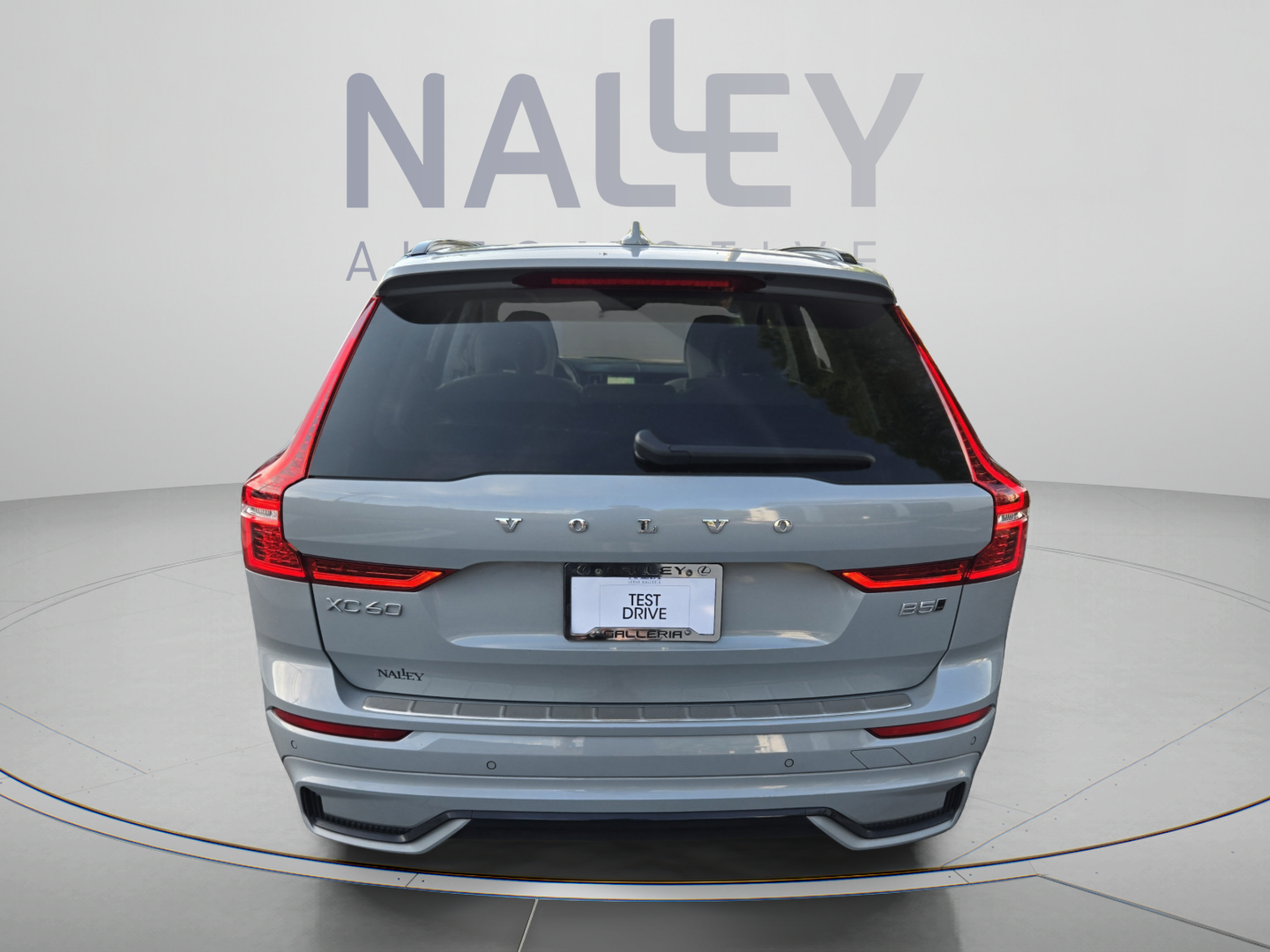 Used 2024 Volvo XC60 B5 Plus w/ Protection Package Premier AWD/4WD image 4