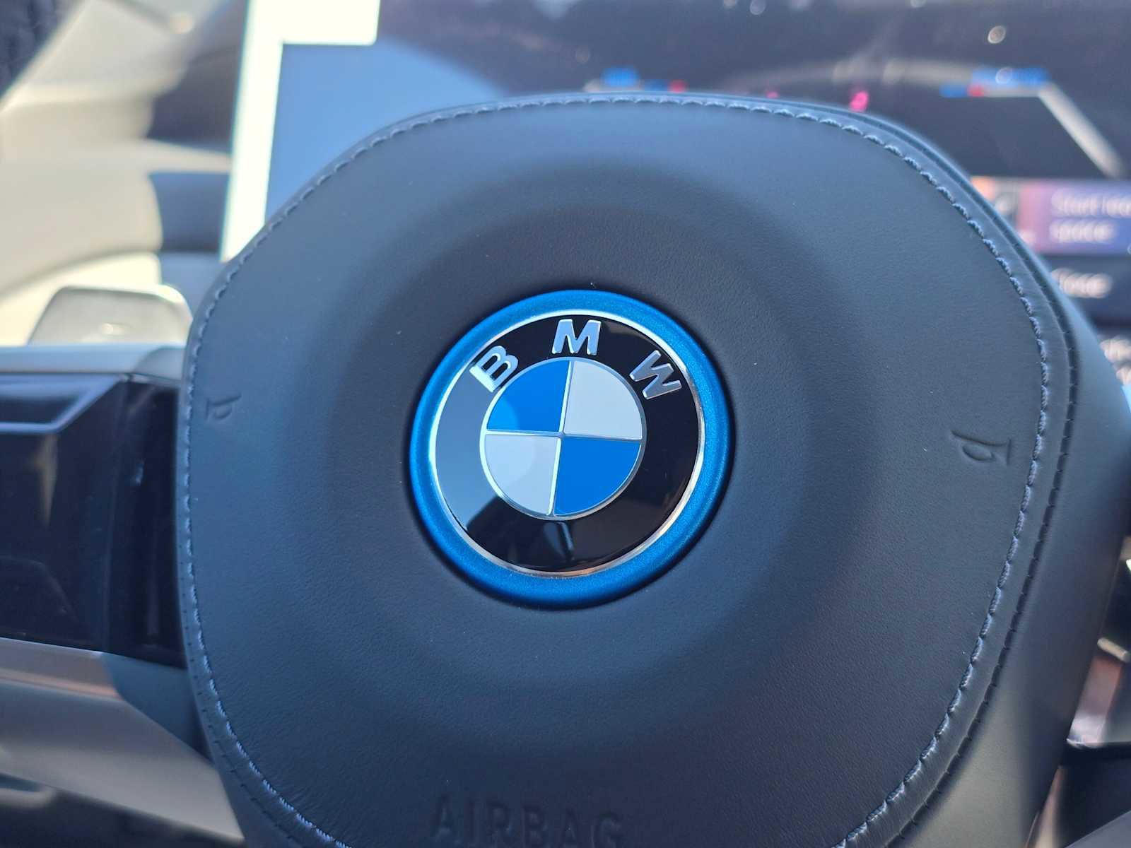 Used 2025 BMW 750e xDrive w/ Executive Package AWD/4WD image 31