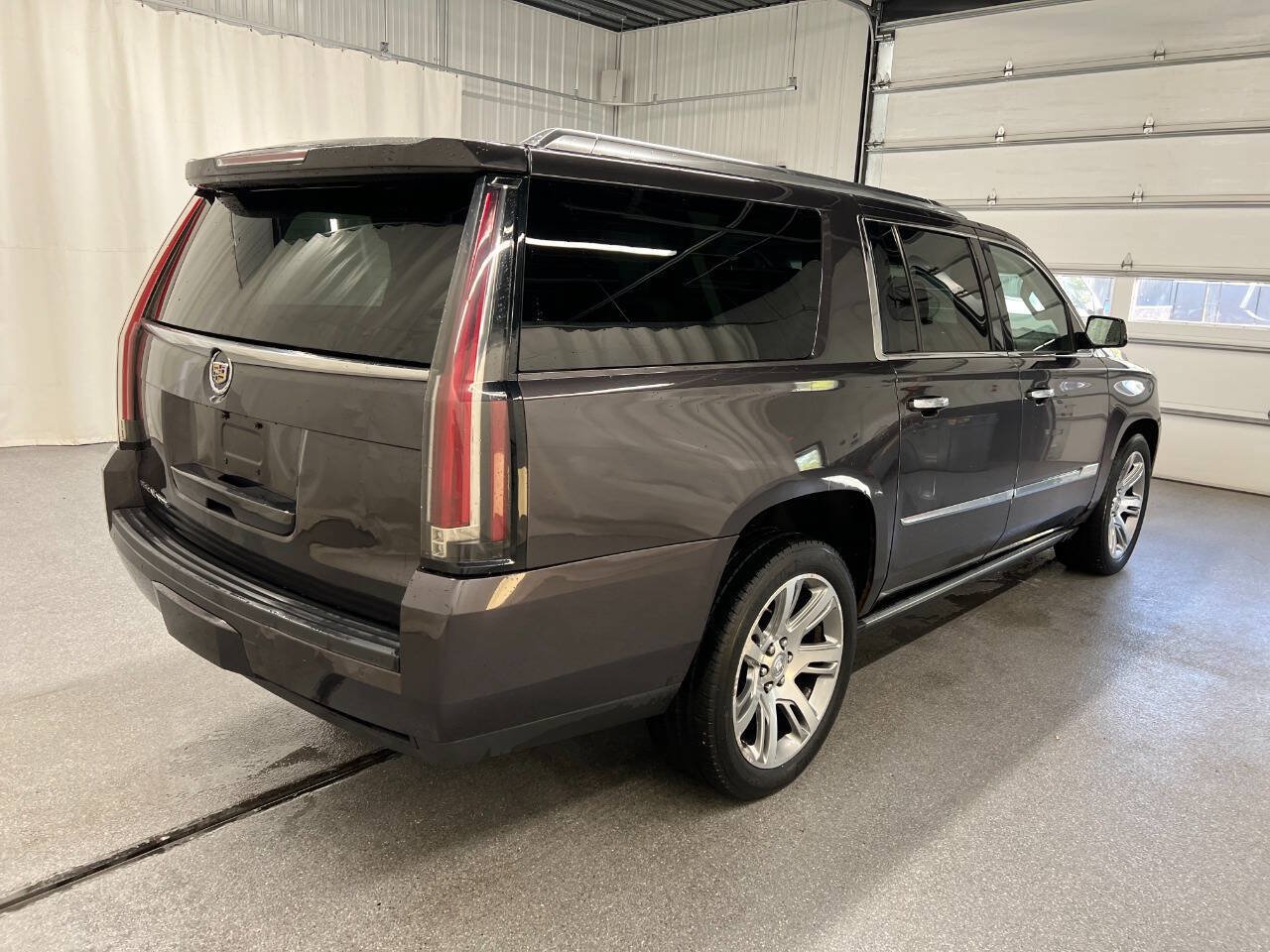 Used 2015 Cadillac Escalade ESV Premium AWD/4WD image 4