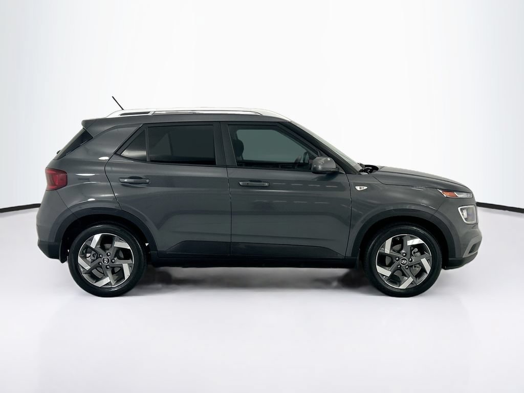 Used 2025 Hyundai Venue SEL FWD image 4