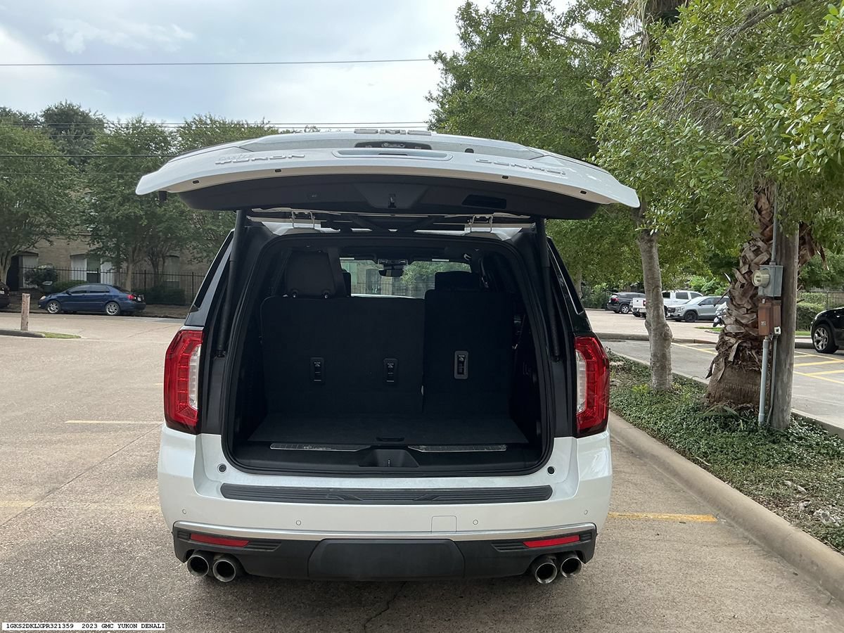 Used 2023 GMC Yukon Denali w/ Denali Reserve Package AWD/4WD image 12