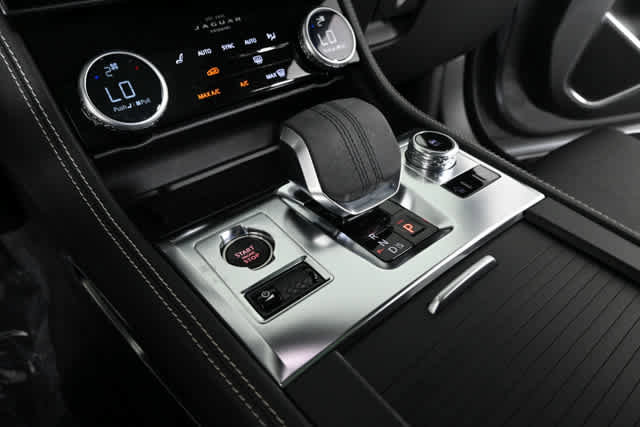 Used 2024 Jaguar F-PACE R-Dynamic S image 32