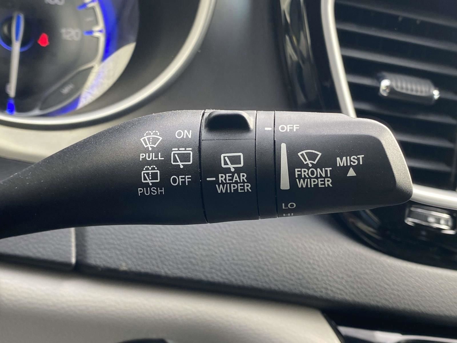 Used 2023 Chrysler Pacifica Touring-L image 25