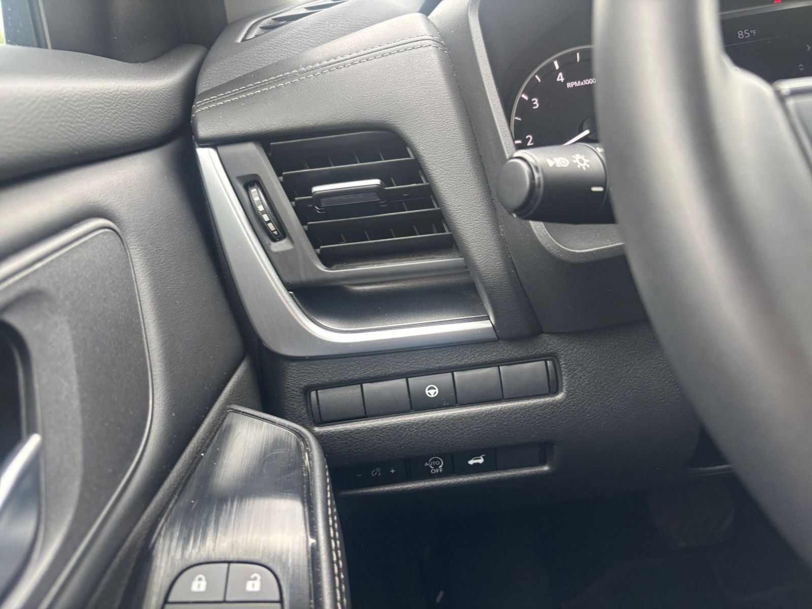 Used 2025 Nissan Rogue SV AWD/4WD image 36