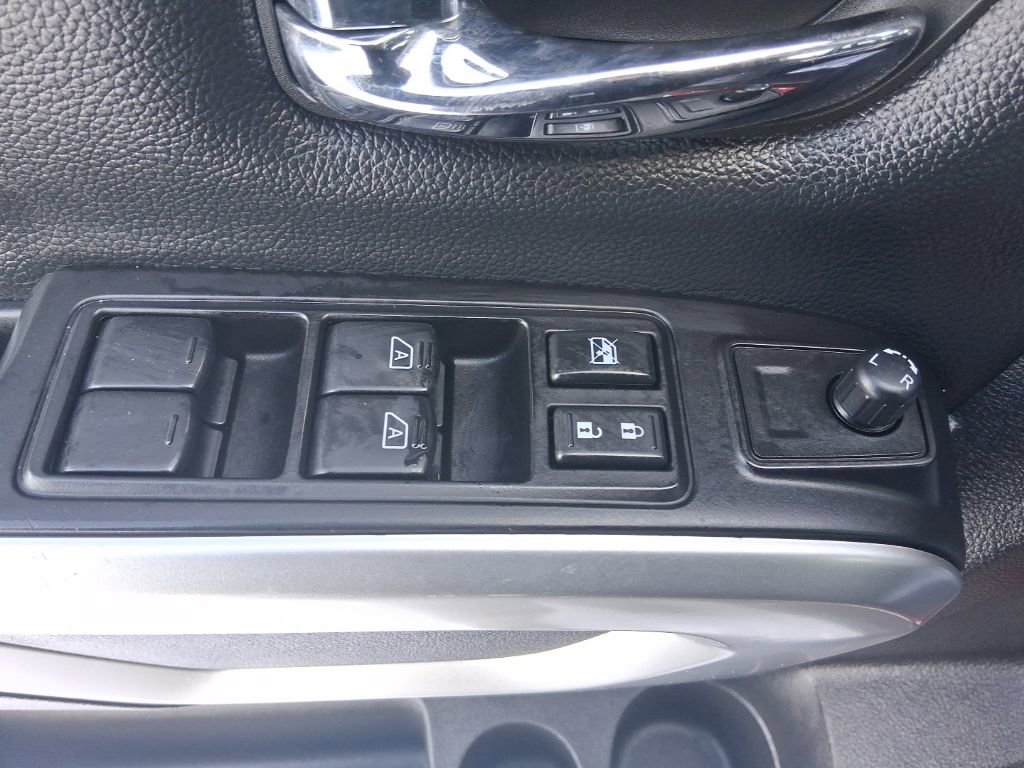 Used 2018 Nissan Titan PRO-4X w/ Pro-4x Utility Package image 18