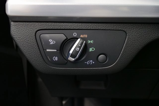 Used 2025 Audi Q5 2.0T Premium image 28